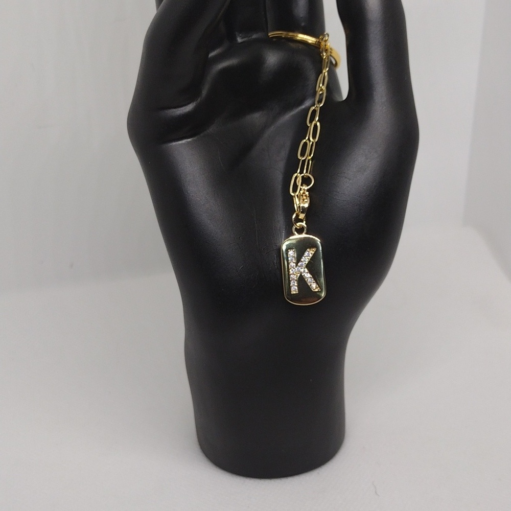 Elegant Gold Keychain with Stylish ‘K’ Pendant – Perfect Gift